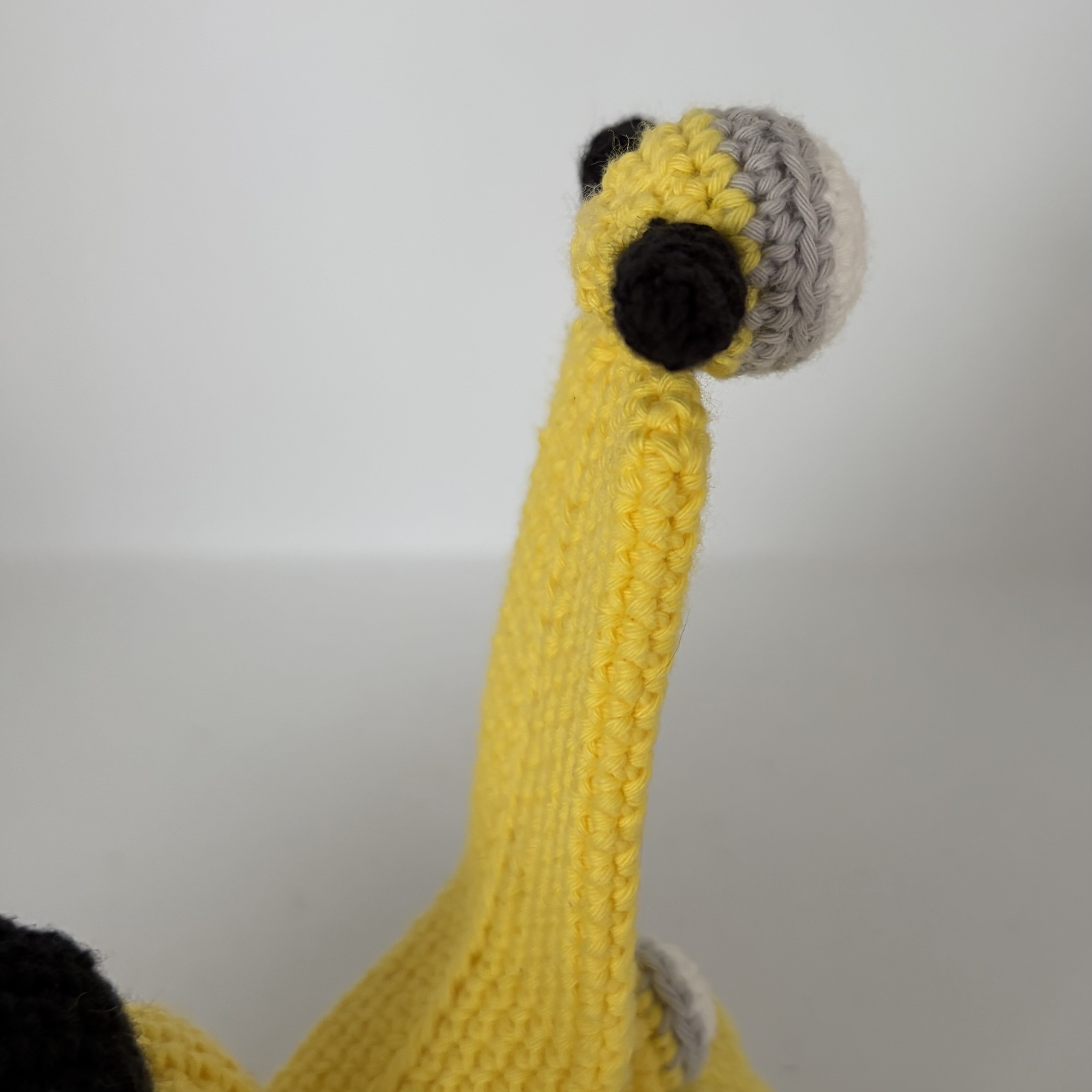Motocicleta de crochet amarilla
