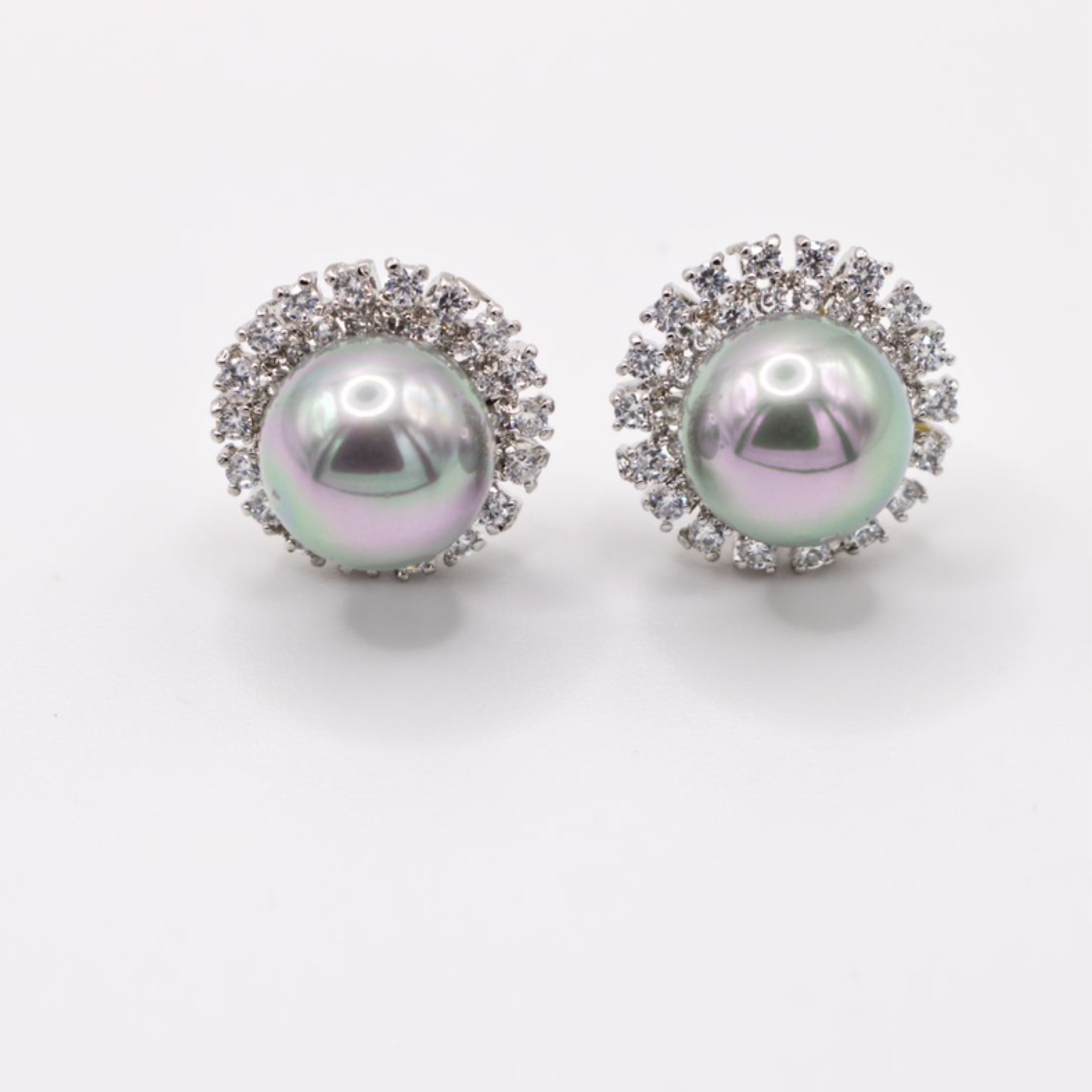 The Shadow Pearl & Silver Studs