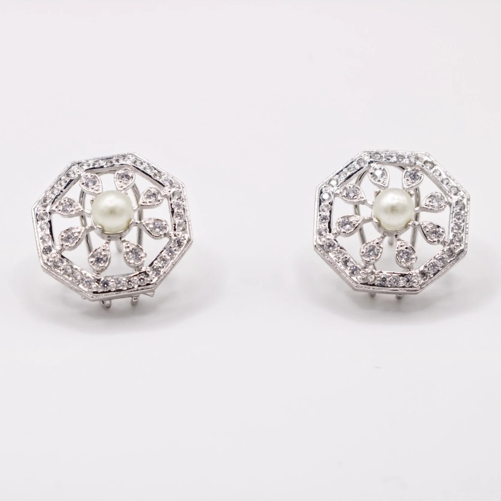 The Hexa-Pearl Studs