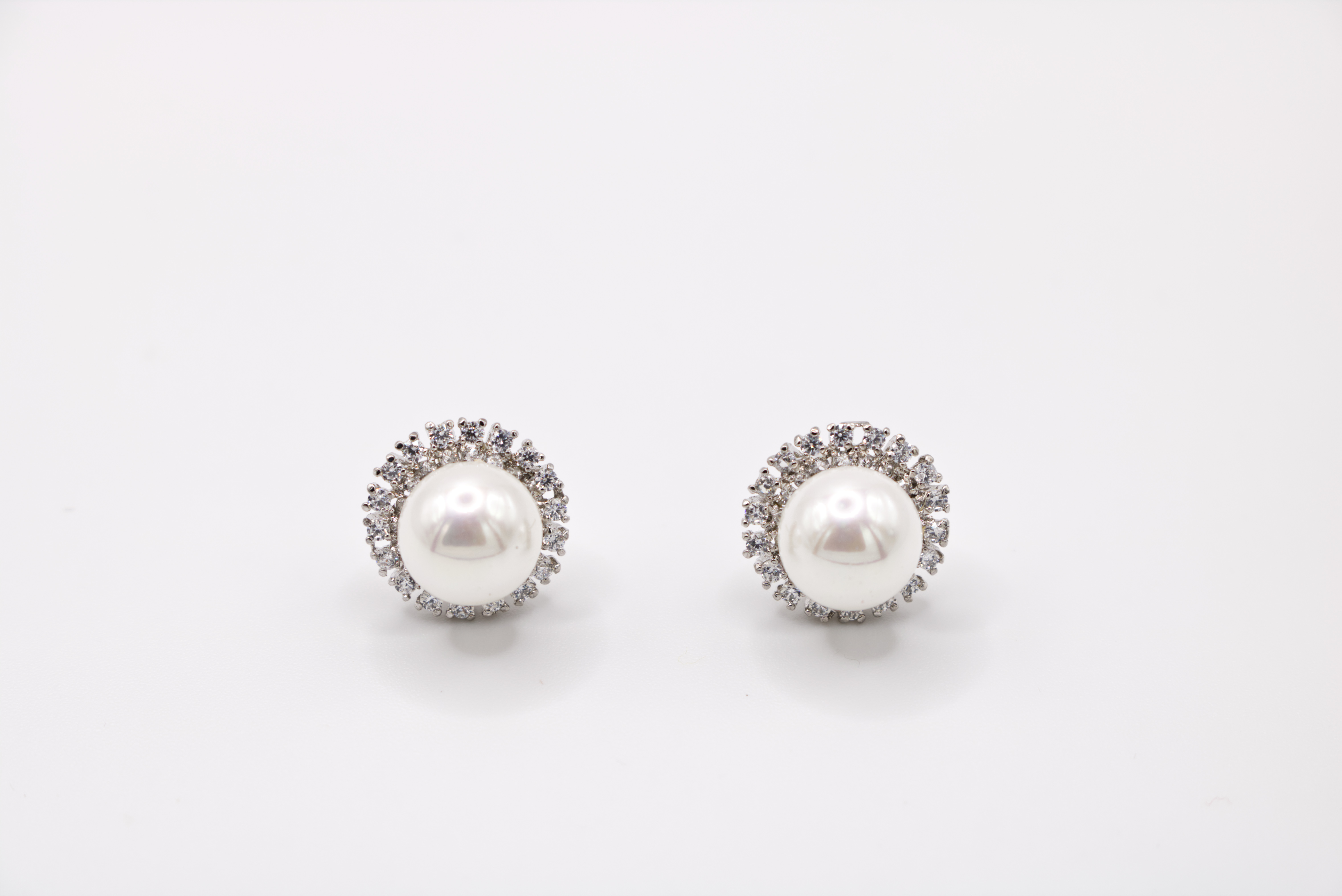 The Shadow Pearl & Silver Studs