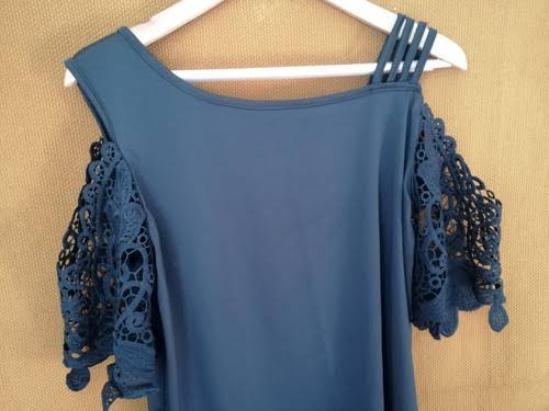 Blusa Preta com Ombros Vazados