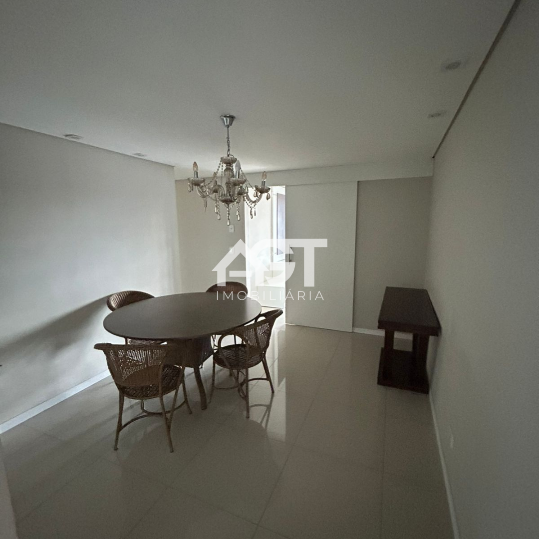 Apartamento Semimobiliado com Lareira e Muito Espaço!