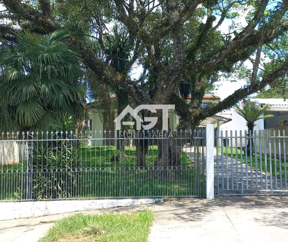 Casa Espaçosa com Edícula de 2 Andares e Área de Lazer!