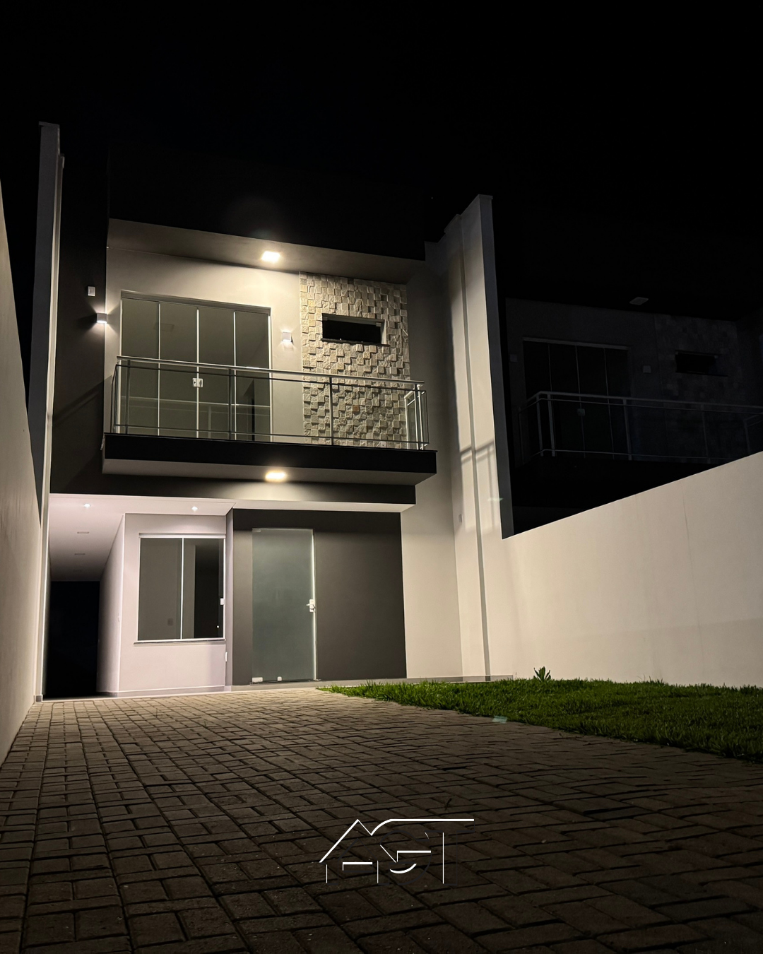 Sobrado Moderno com Varanda