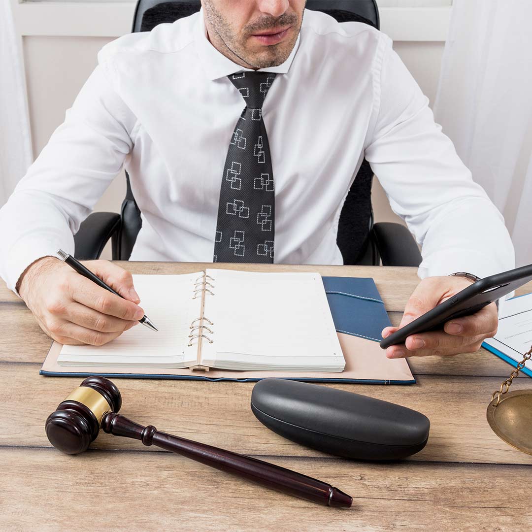 Derecho Civil, Mercantil, Inmobiliario y Administrativo