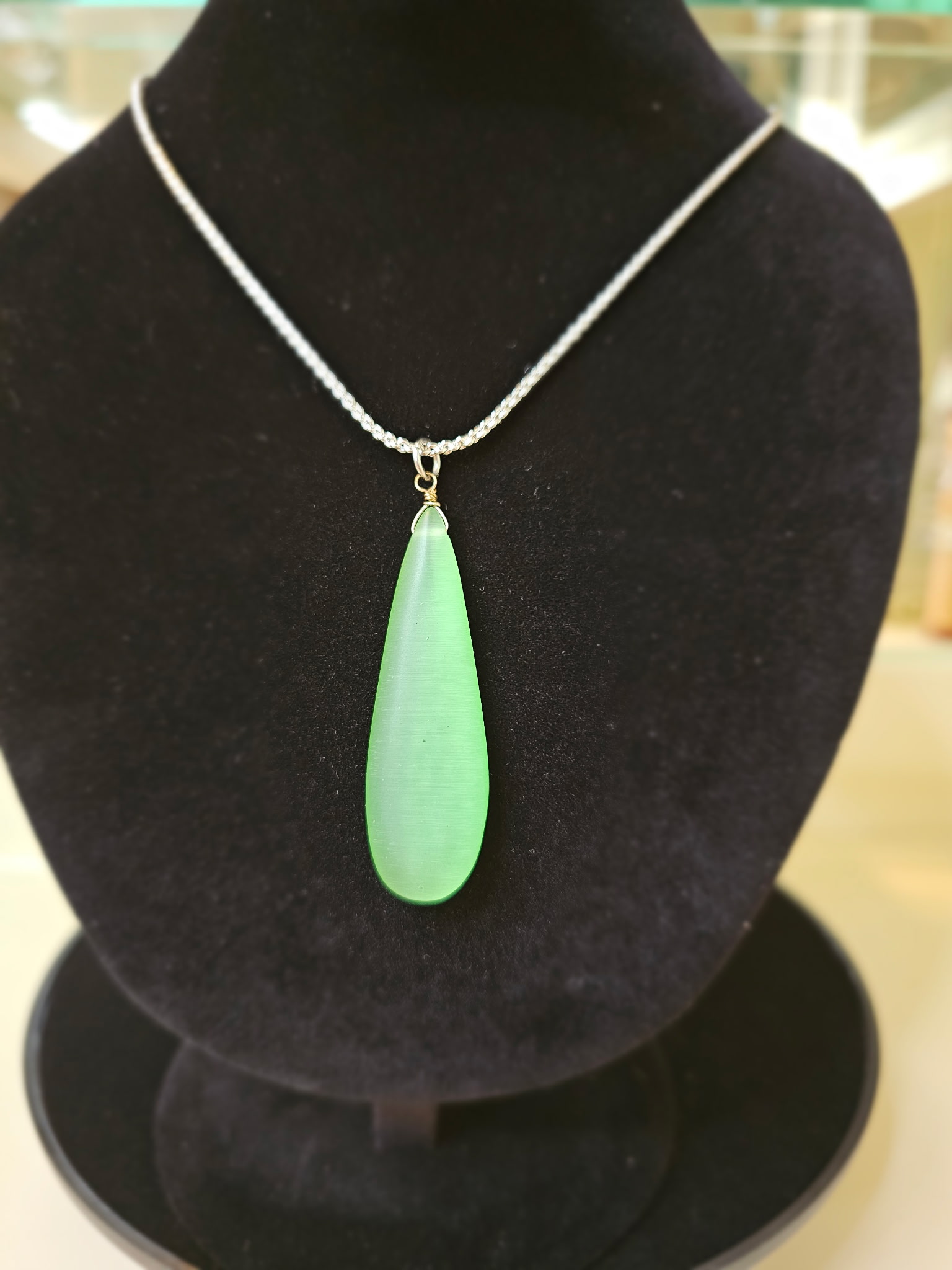 Green tear-drop glass Necklace 