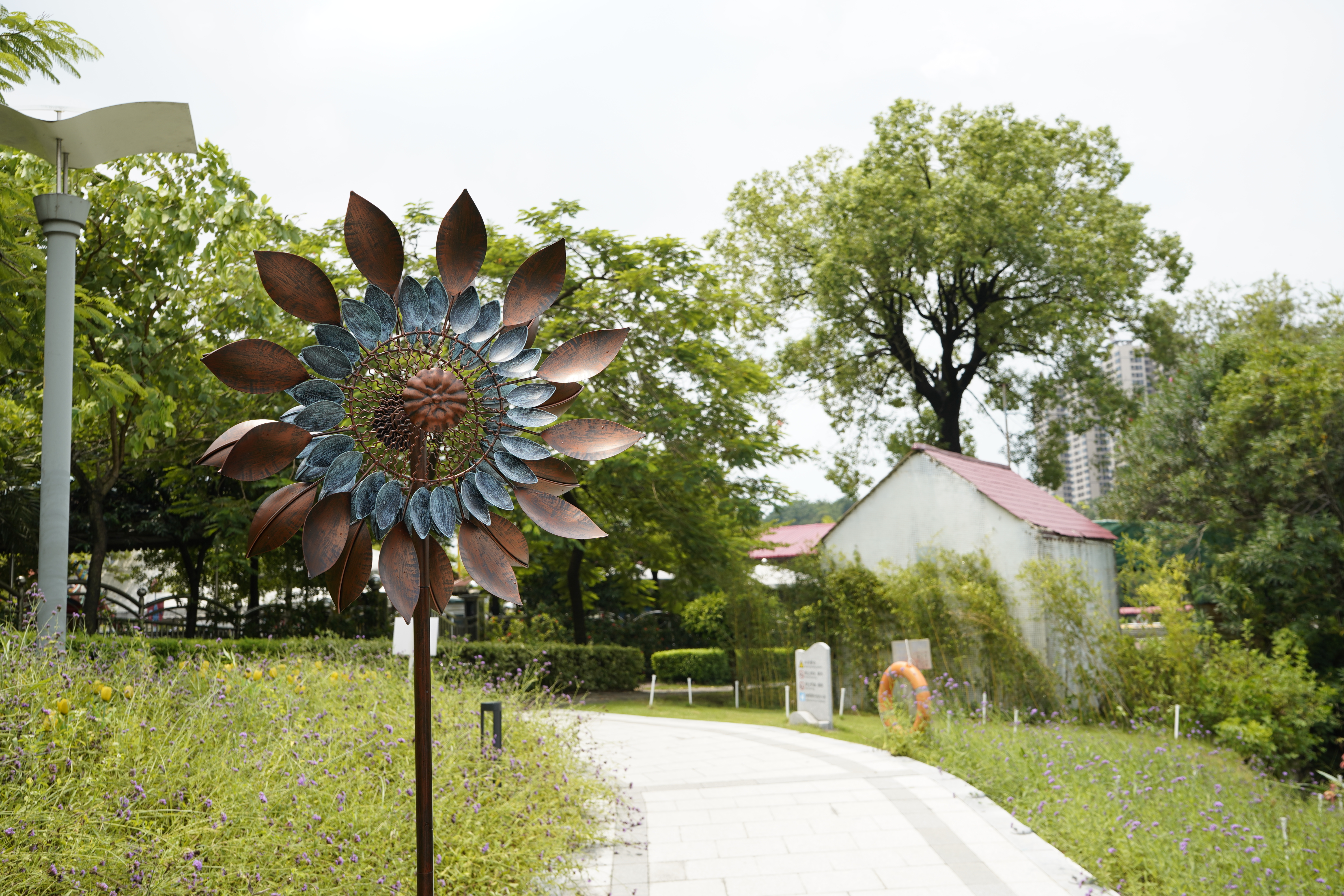 Cata-vento Decorativo Flor de Lotus