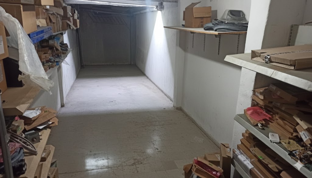 30 METRELİK  YOLDA SATILIK İŞYERİ DÜKKAN 