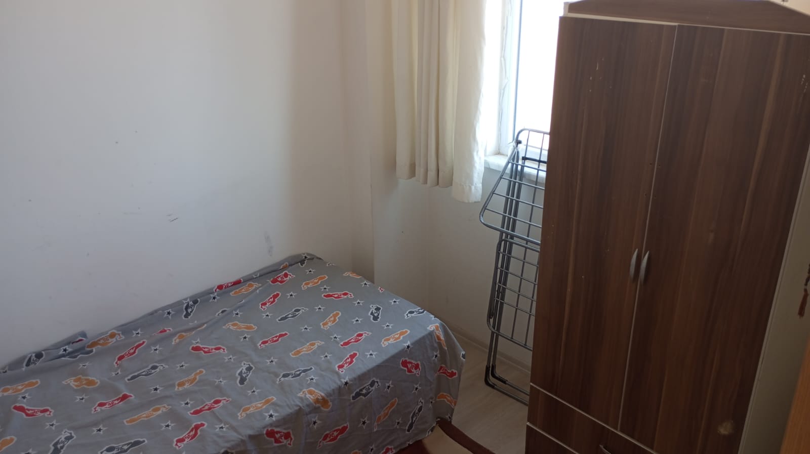 1+1 BALKONLU  SİTE İÇERİSİNDE YÖNETİMLİ  GÜNEY  CEPHE  5 KAT ARA KAT