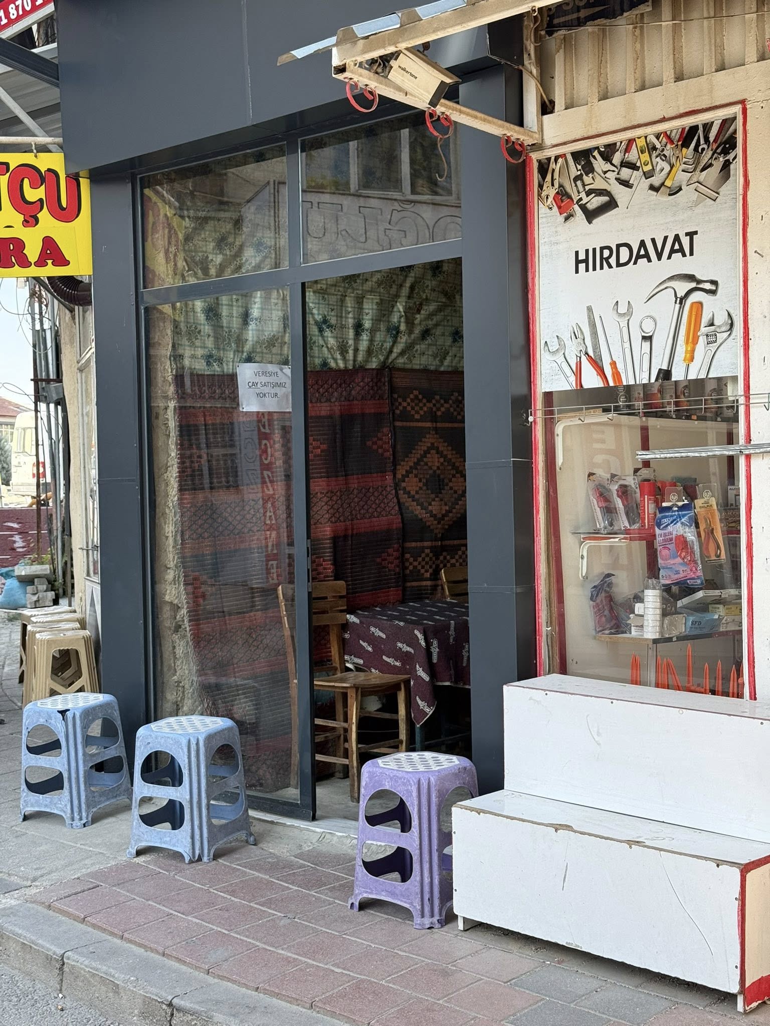 TAHSİN ÜNAL MAHALLESİNDE SATILIK 19 M2 DÜKKAN