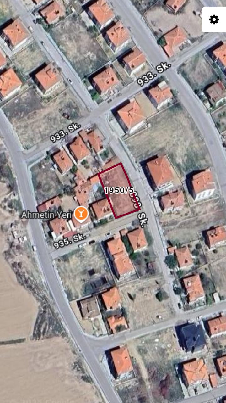 SİYASER MAHALLESİNDE 700 M2 ARSA 