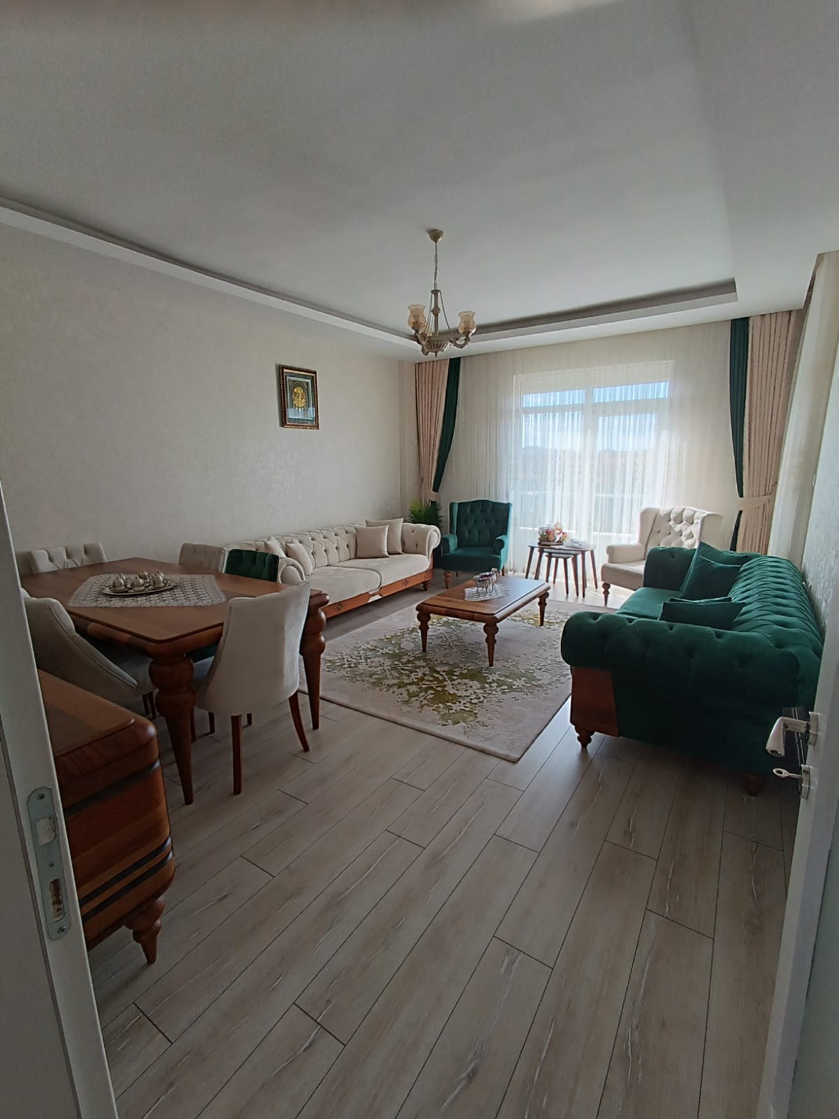 ZEMBİLLİ ALİ EFENDİ MAHALLESİNDE  3+1     140M2  5 KATLININ 3 KATI