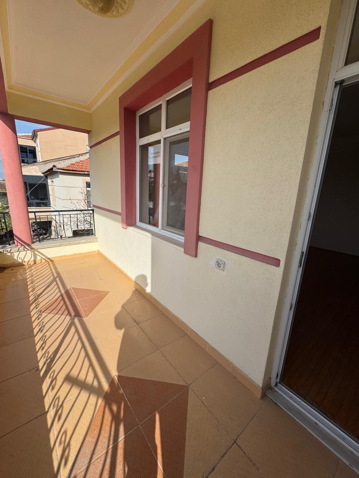 BEYAZKENT MAHALLESİNDE  2+1  135 M2 ARA KAT