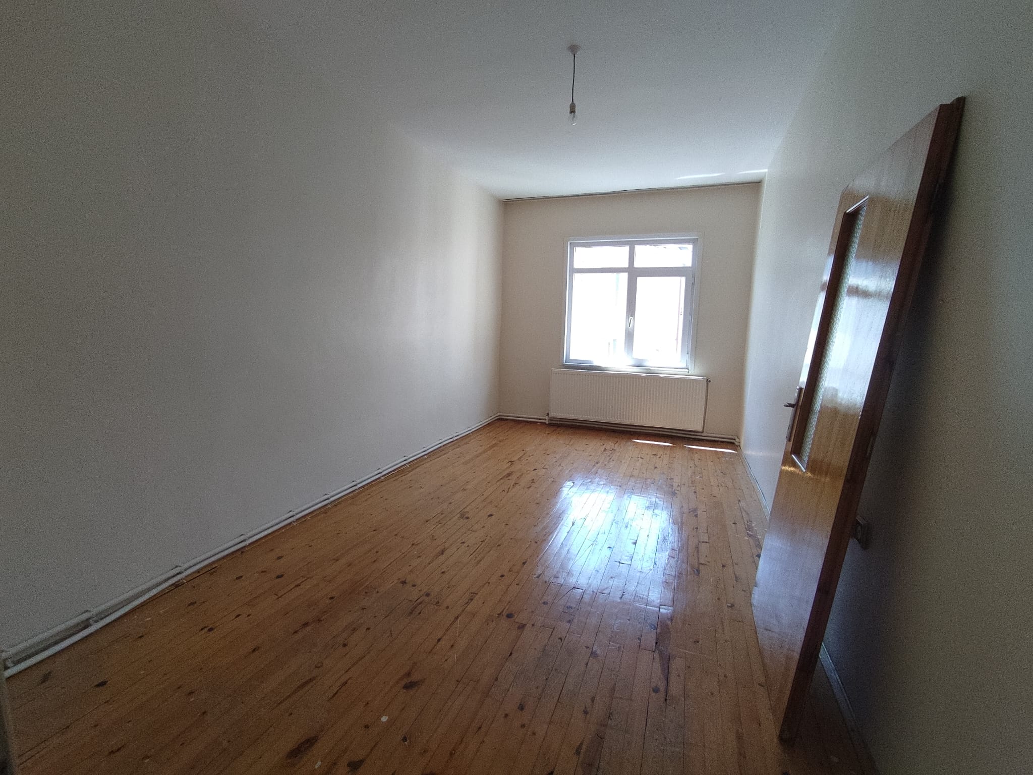 CUMARSİ PAZARI CİVARINDA  3+1 150 M2  ARA KAT