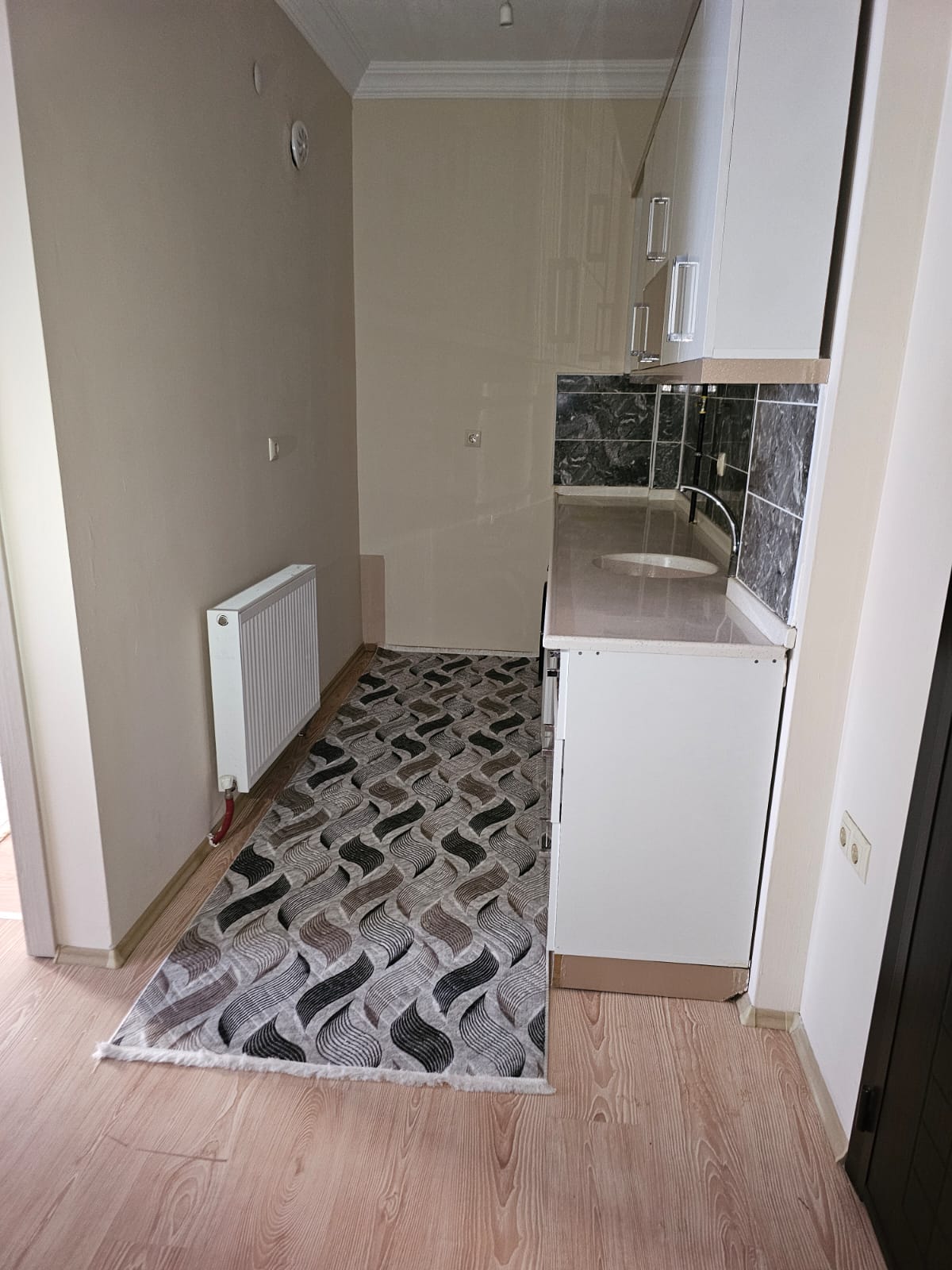 TABDUK EMRE MAHALLESİNDE  1+1   60M2  4 KATLININ 2 KATI  BAĞIMSIZ MUTFAK