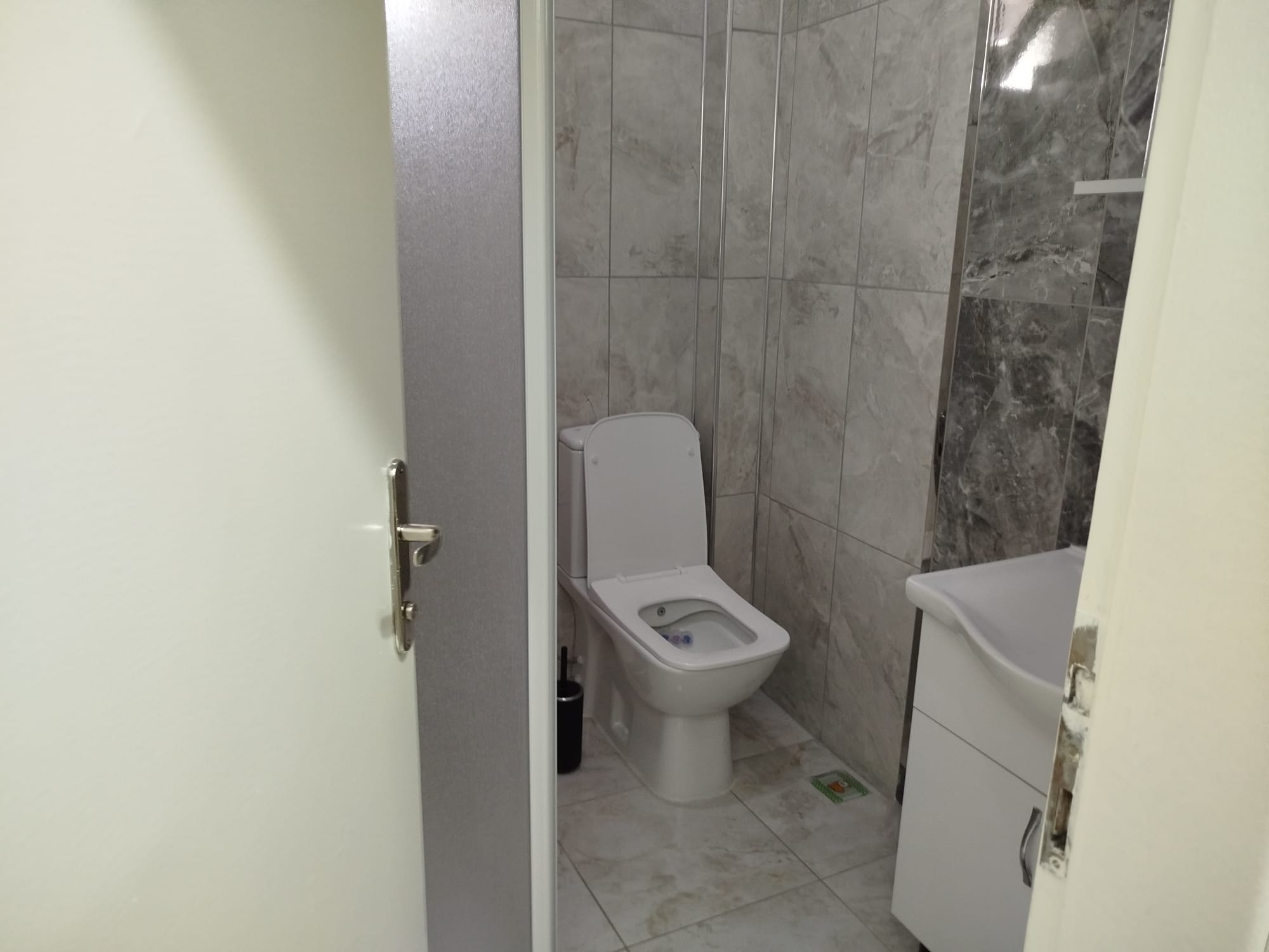 TAHSİN ÜNAL MAH SATILIK DAİRE  3+1 160 M2  3 KAT ARA KAT