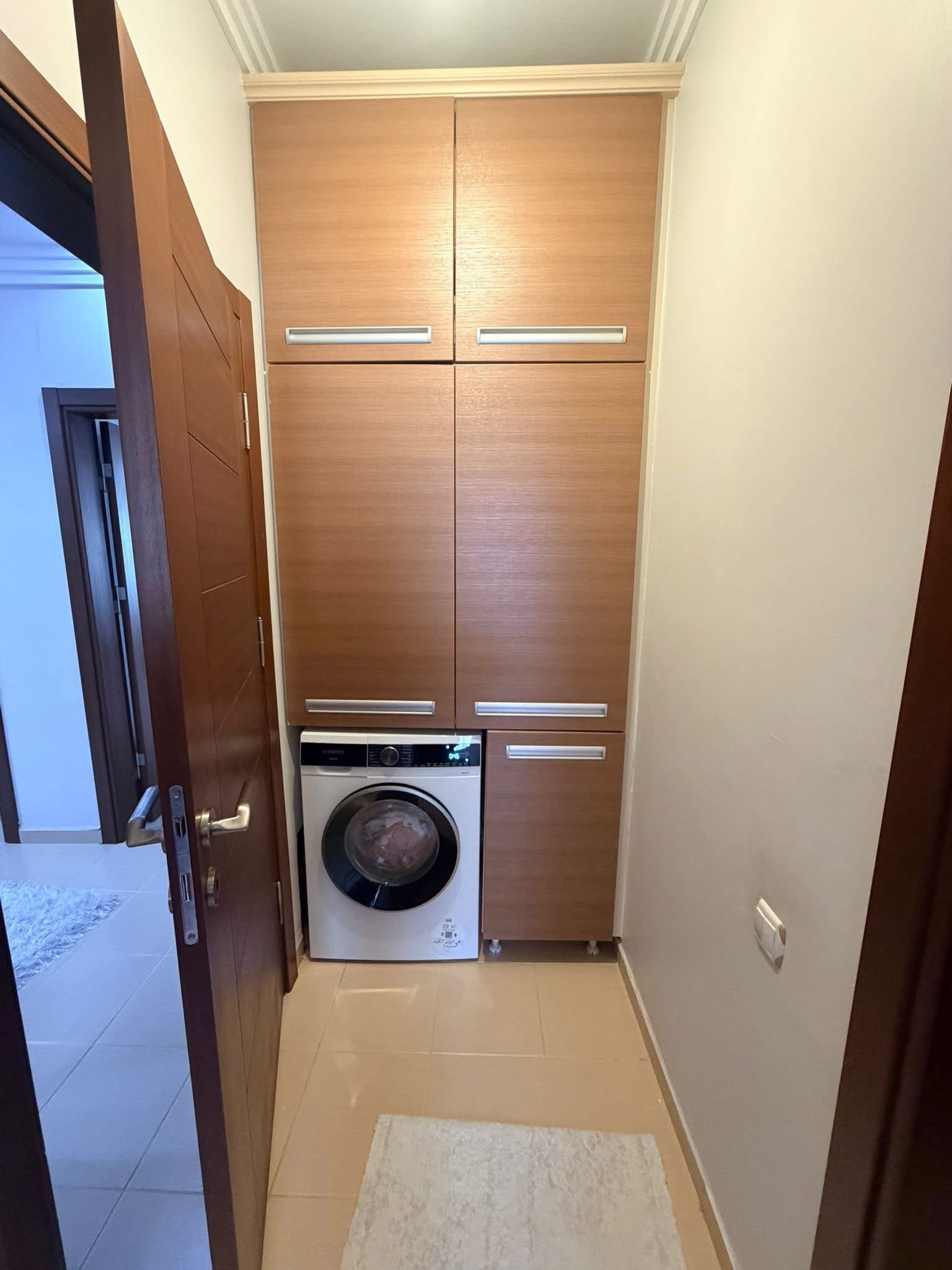 RAUFDENKTŞ MAHALLESİNDE  3+1      170M2  SALONDA KLİMA MEVCUT  4 KATLININ 2 KATI