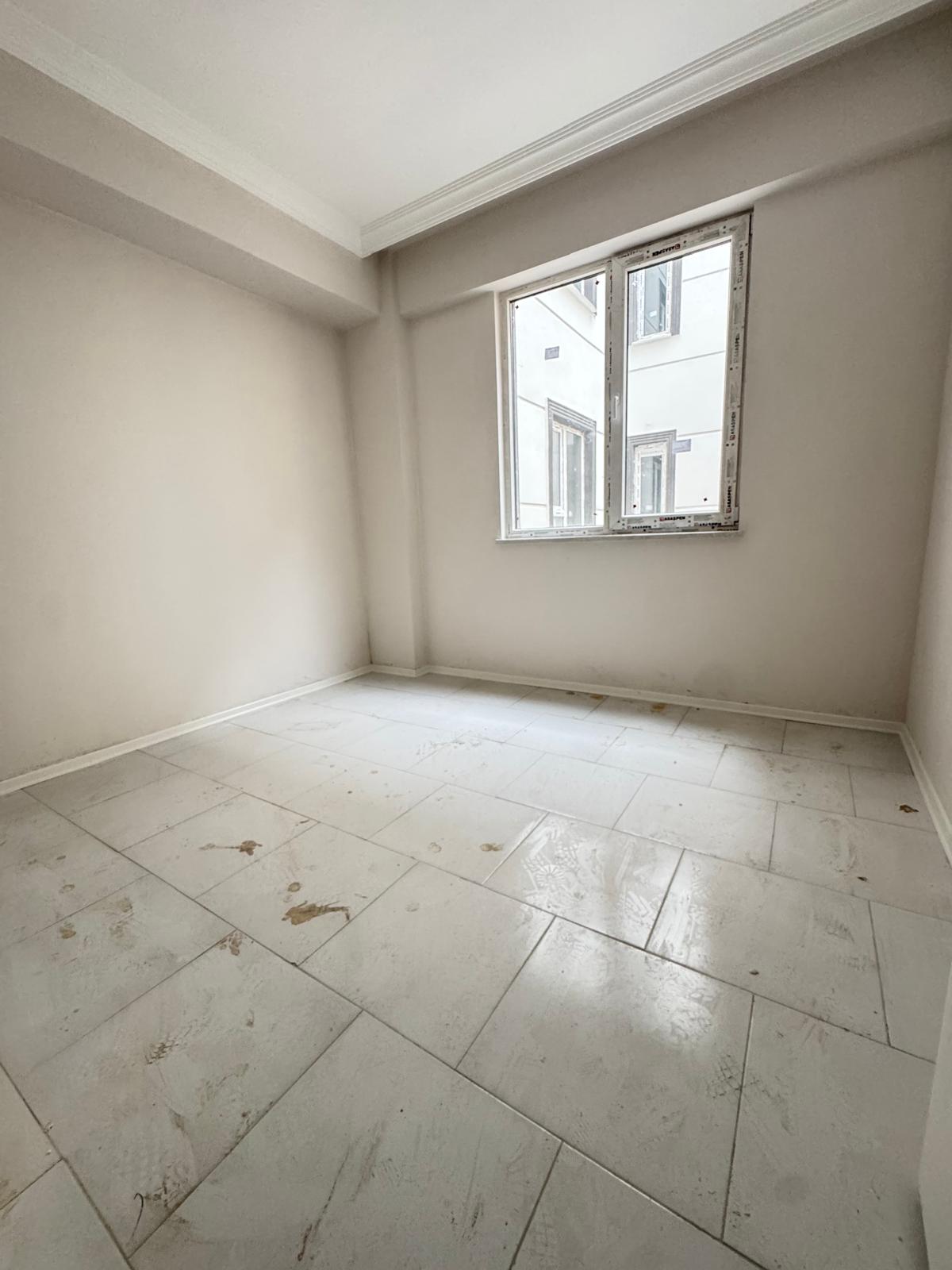 SATILIK ÇARŞI MERKEZDE  1+1 BAGIMSIZ MUTFAK APART