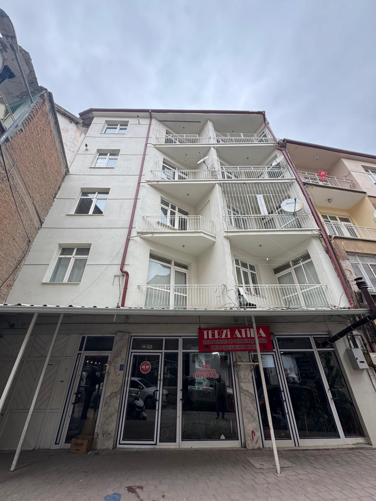 FENARİ MAHALLESİNDE  2+1  100 M2