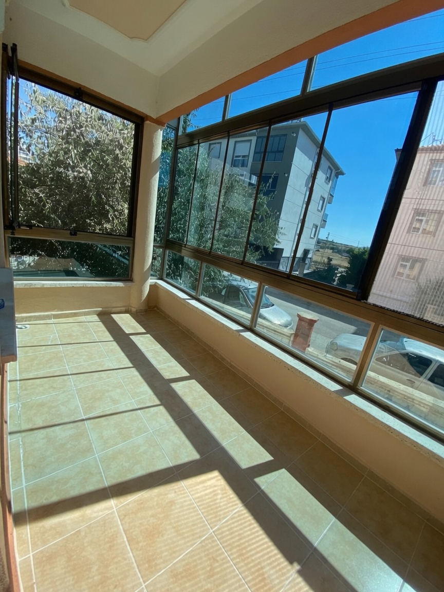 SİYASER MAHALLESİNDE  3+1 155 M2  4 KATLI BİNANIN 1 KATI