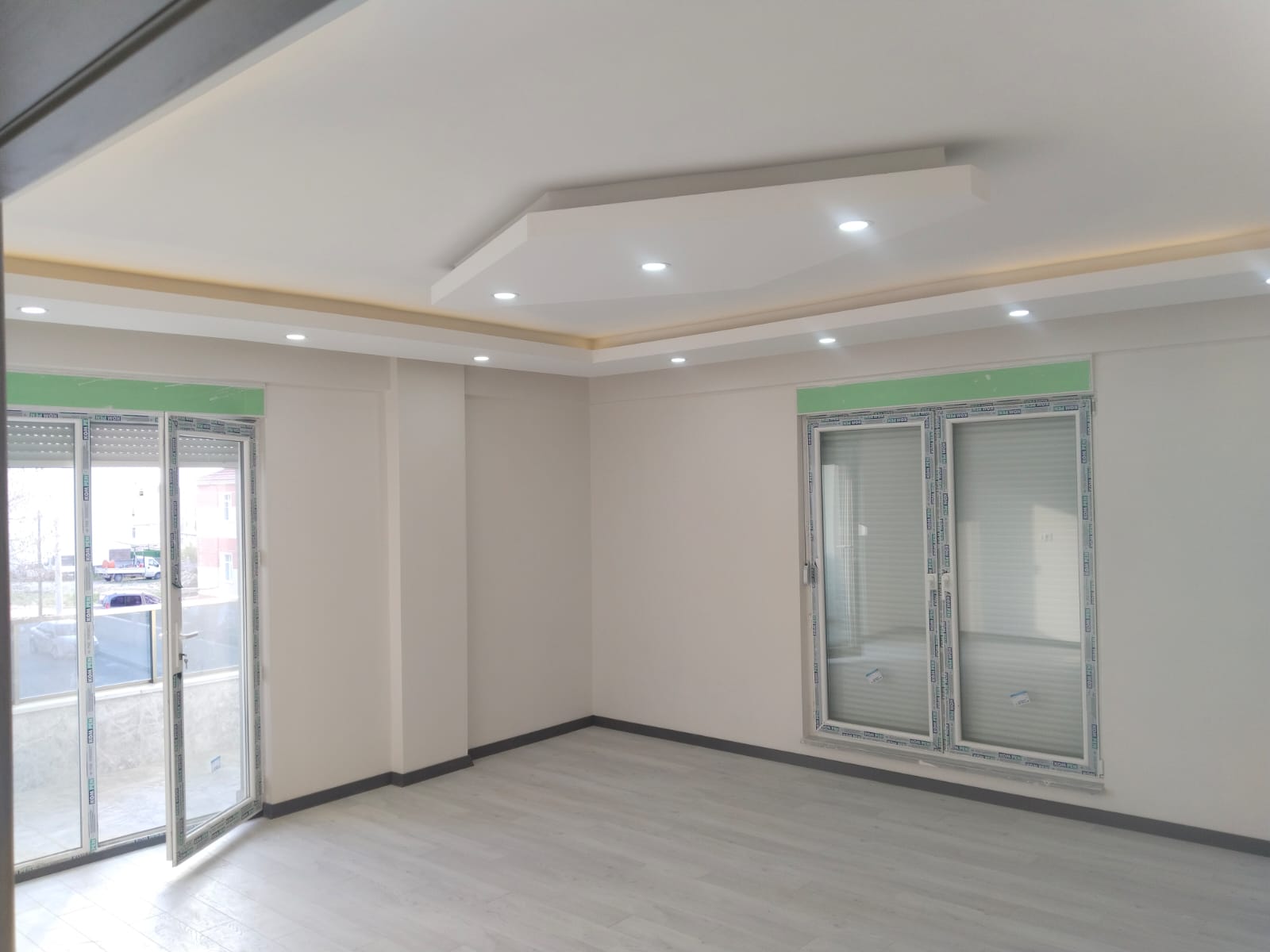 ŞEYHEDEBALİ MAHALLESİNDE KOMPLE 