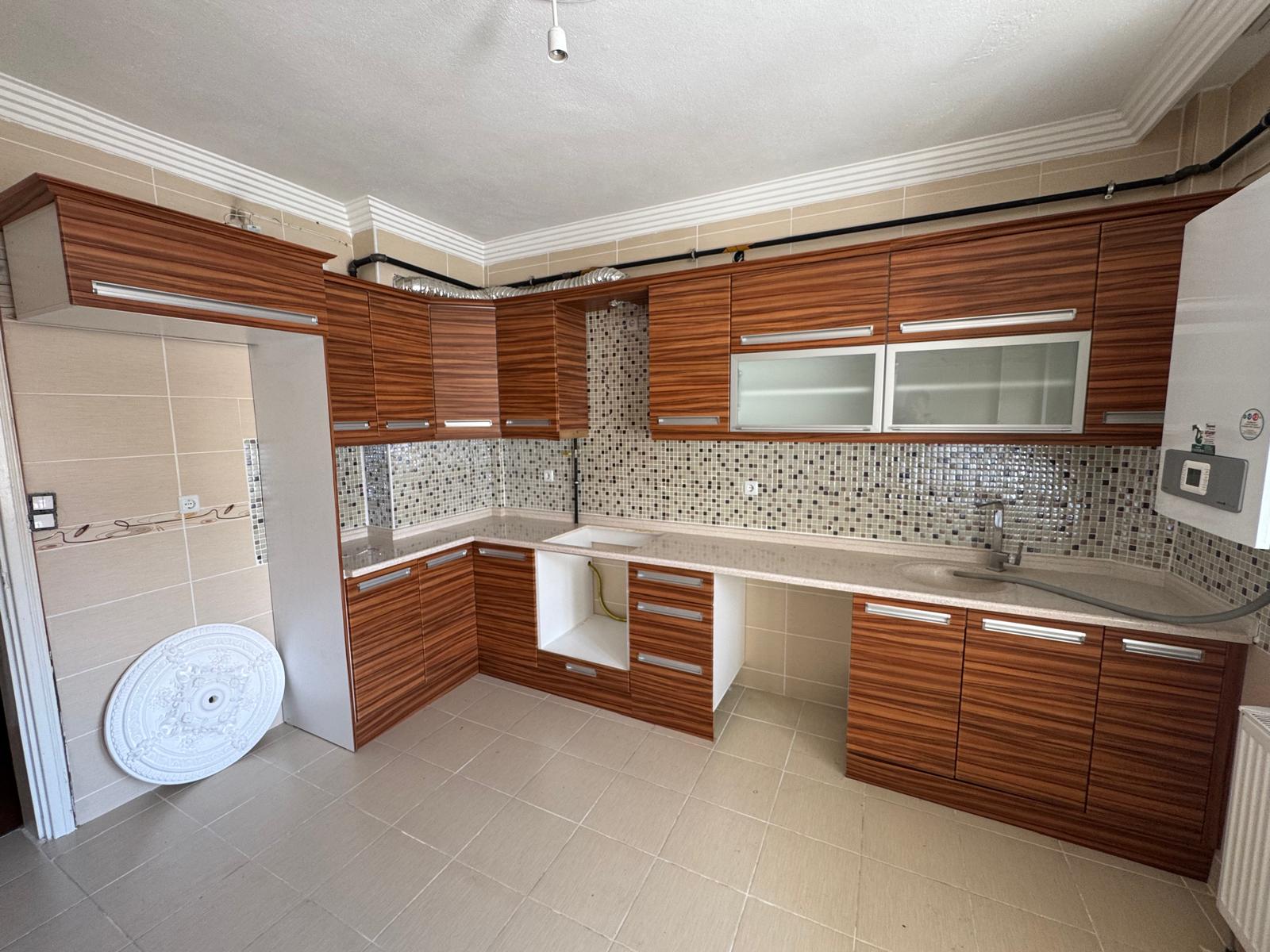 KAZIMKARABEKİR MAHALLESİNDE 3+1 155 M2