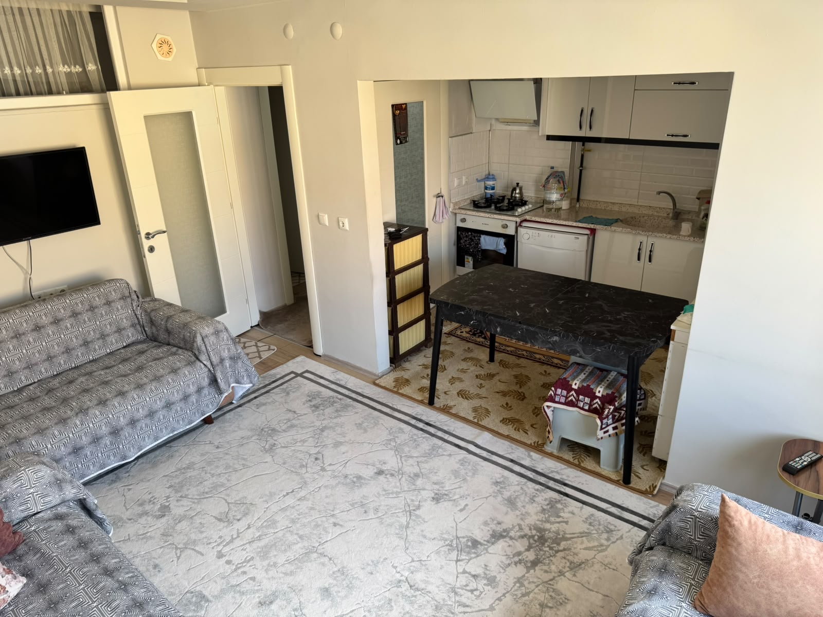 ABBAS MAHALLESİNDE  2+1    80M2  3 KATLININ 3 KATI  MUTFAKLA SALON ARASI AÇIK