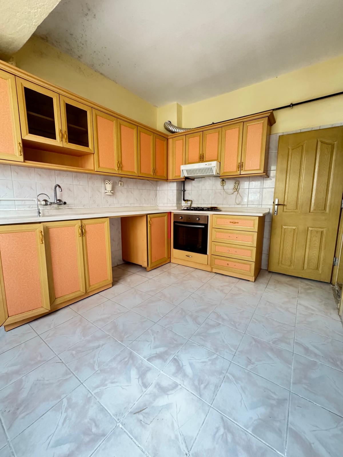 AHİOSMAN MAHALLESİNDE  3+1   125M2