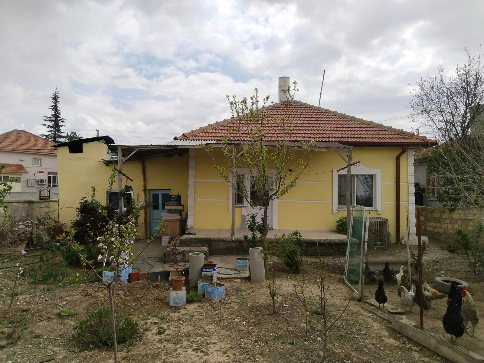 LARENDE MAHALLESİNDE MÜSTAKİL EV