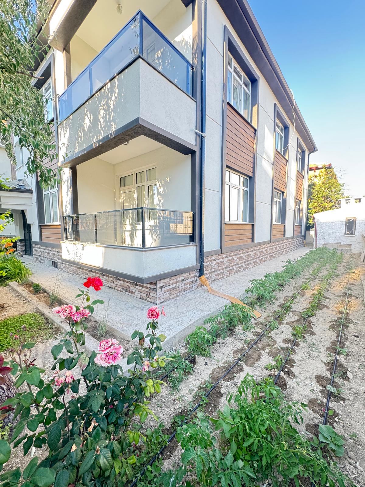 LARENDE MAHALLESİNDE SATILIK KOMPLE BİNA DAİRELER 2+1   130M2