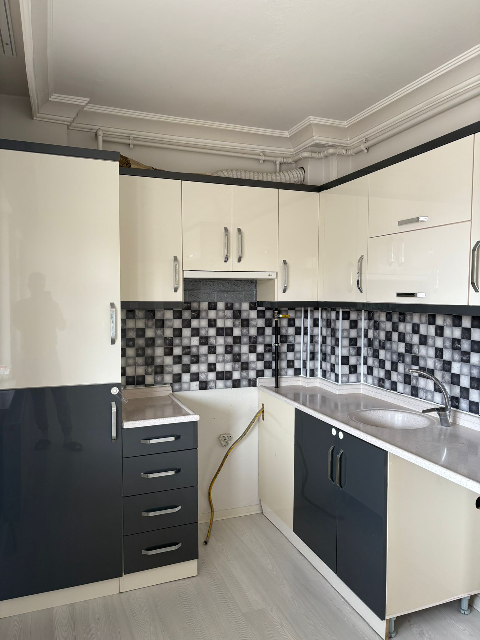 ŞEYH EDEBALİ MAHALLESİNDE  3+1   128M2