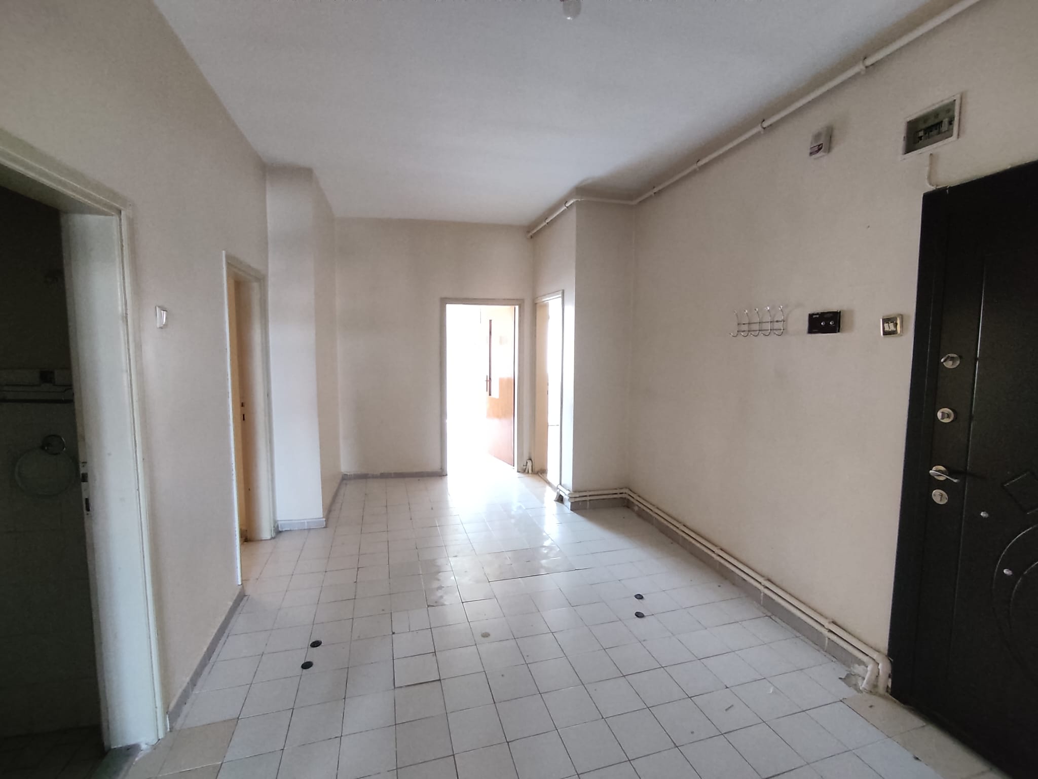 CUMARSİ PAZARI CİVARINDA  3+1 150 M2  ARA KAT