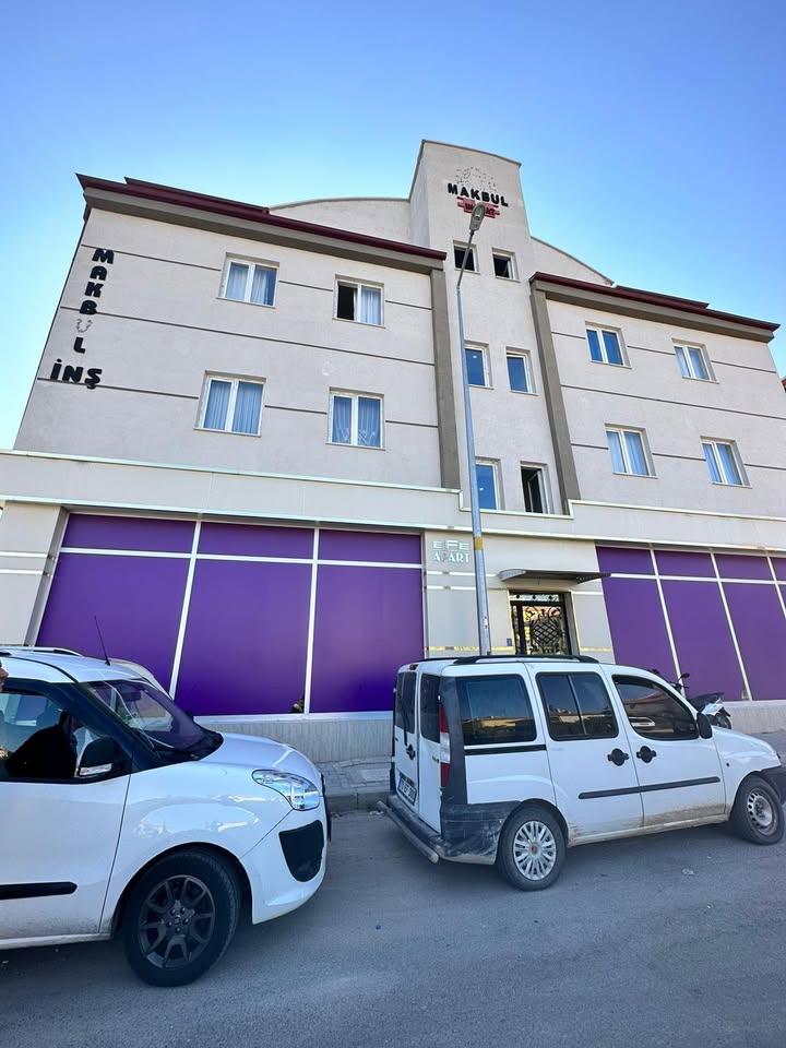 KIRBAĞI MAHALLESİNDE  1+1 APART   MARA YOLUNDA