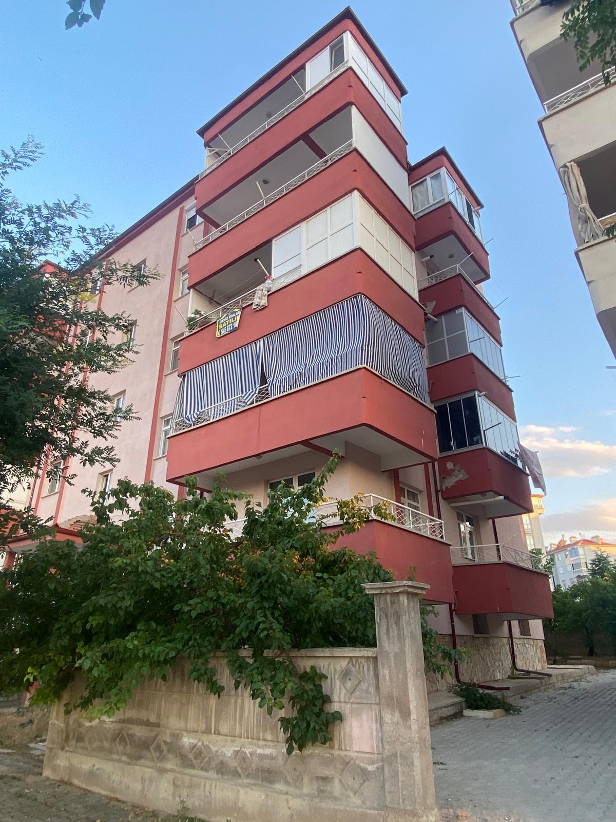GEVHER HATUN MAHALLESİNDE  3+1   140 M2  3 KAT    KUZEY BATI GÜNEY CEPHELİ