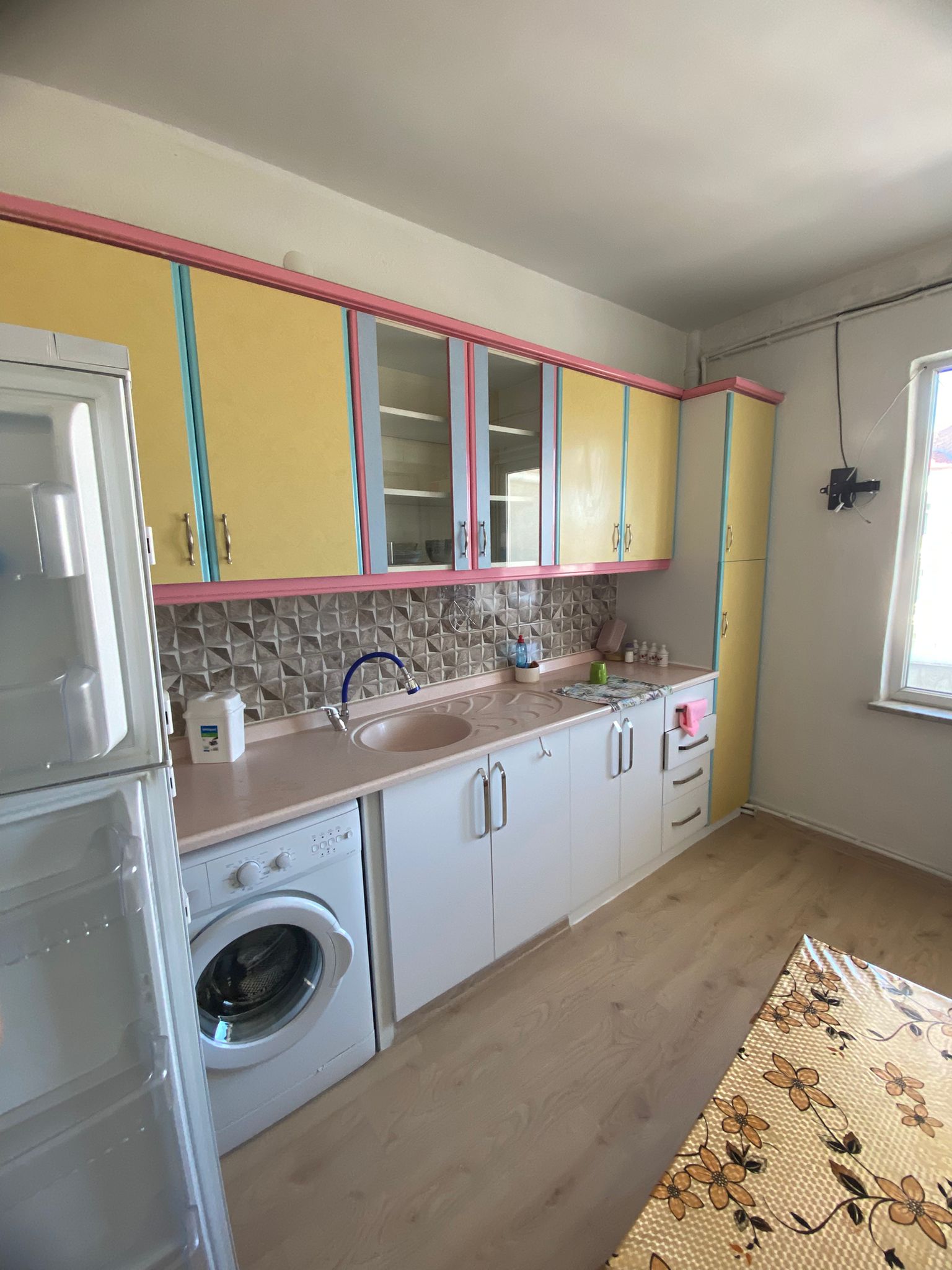 CUMARTESİ PAZAR CİVARINDA  2+1   135M2