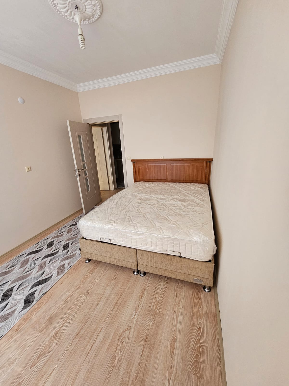 TABDUK EMRE MAHALLESİNDE  1+1   60M2  4 KATLININ 2 KATI  BAĞIMSIZ MUTFAK