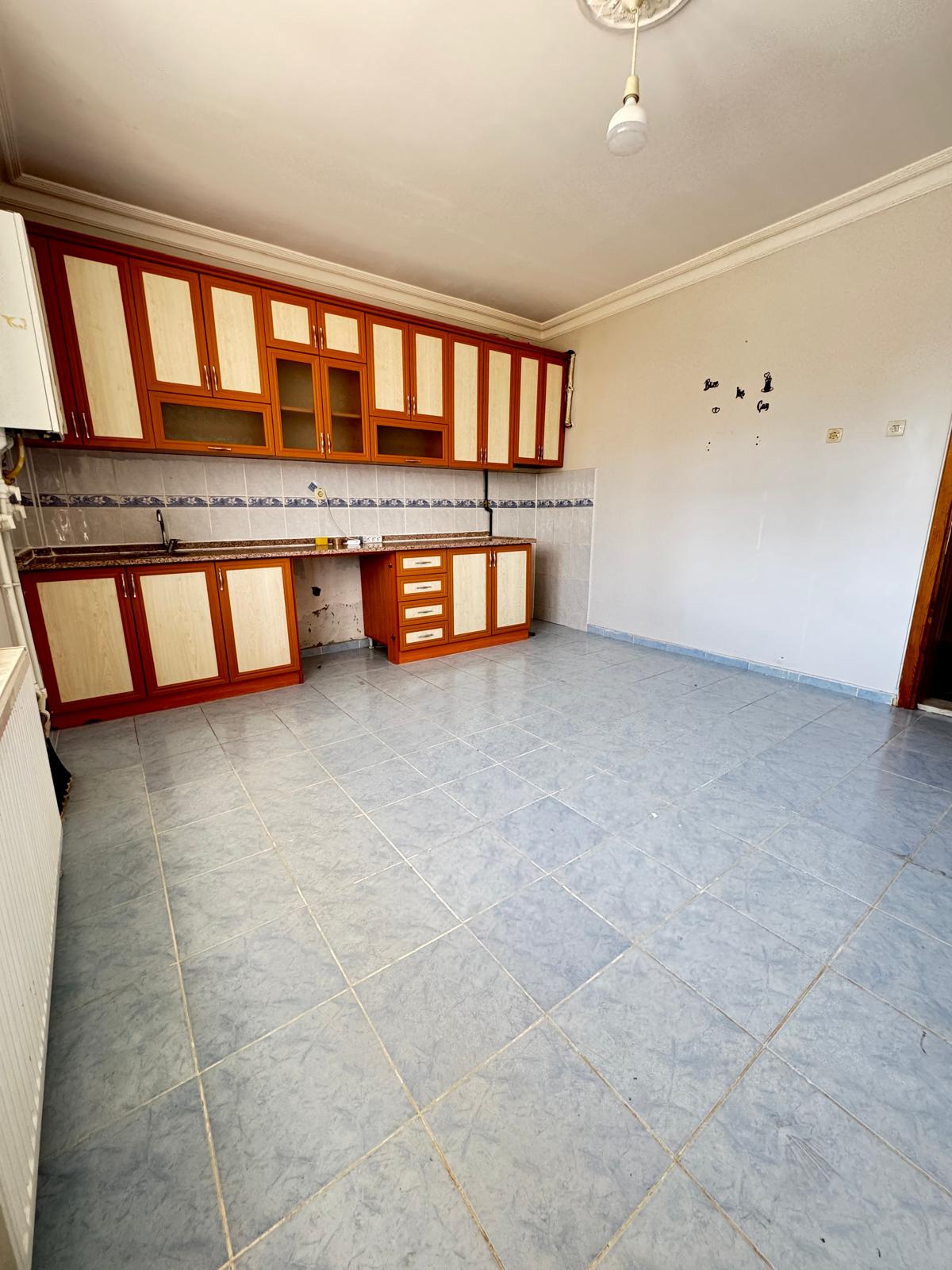 GEVHER HATUN MALLESİNDE  3+1 150M2