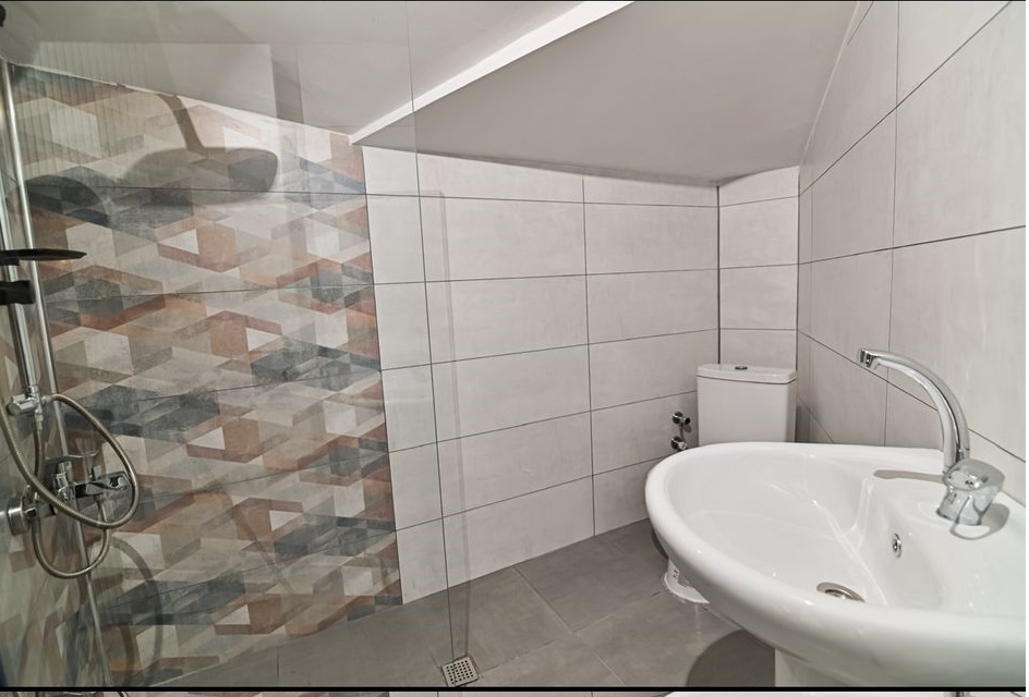 VALİDE SULTAN MAHALLESİNDE 2+1 80 M2