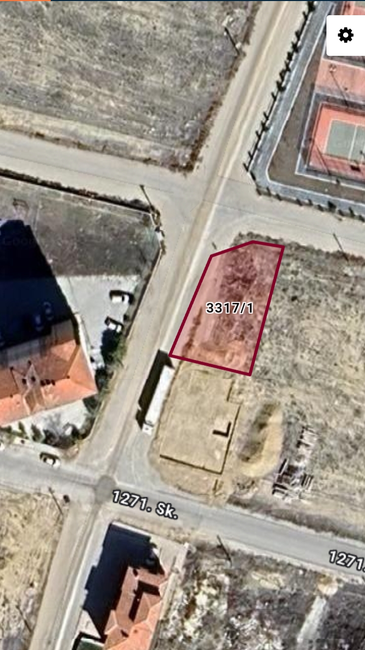 YENİŞEHİR MAHALLESİNDE  HAKİM SAVCI LOJMANLARI  ÖNÜ PARK  500M2
