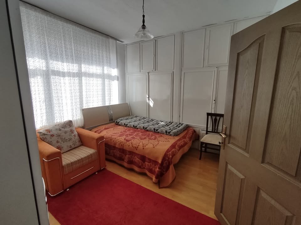 RAUFDENKTAŞ MAHALLESİNDE  2+1 110 M2  ARA KAT