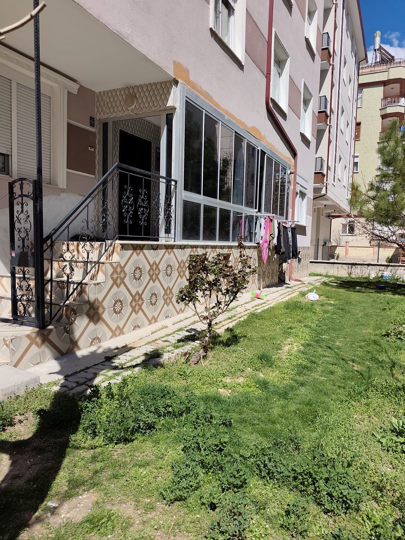 VALİDE SULTAN MAHALLESİNDE  2+1   130M2