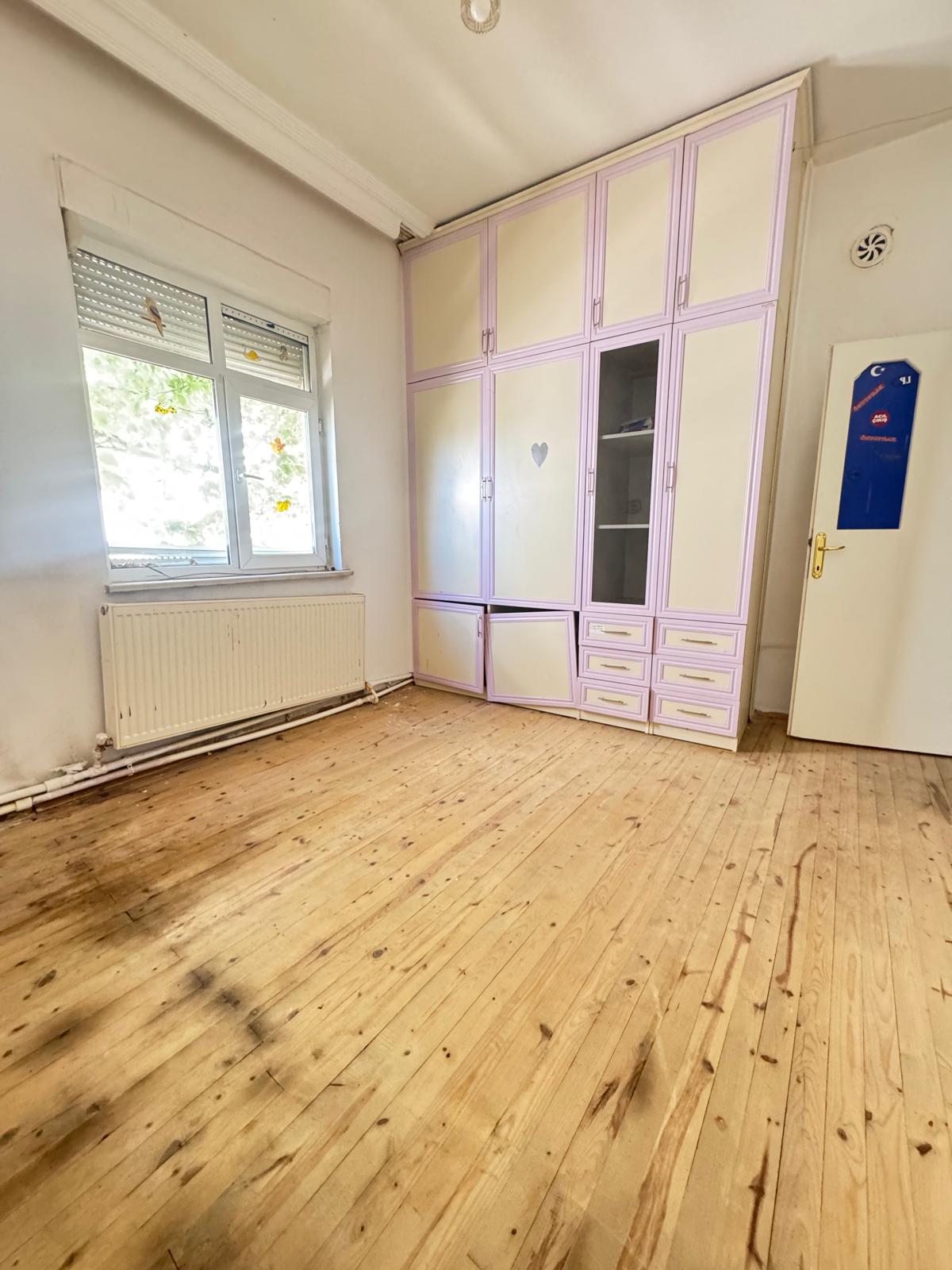 İBRAHİM HAKKI KONYALI MAHALLESİNDE  3+1  140 M2  3 KATLI BİNA