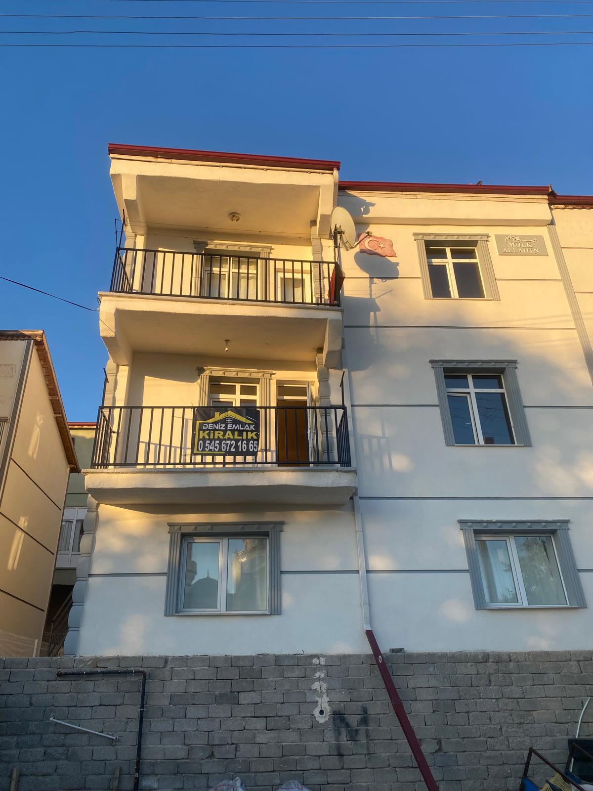 HÜRRİYET MAHALLESİNDE  2+1   1 KAT ARA KAT