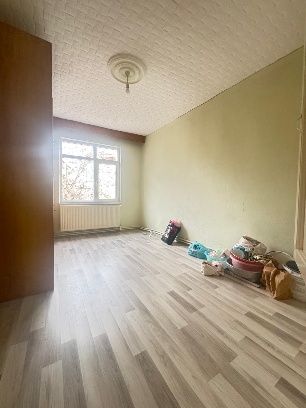SATILIK DAİRE ALİŞAHANE MAHALLESİNDE 3+1   137M2 DÜKKAN ÜSTÜ 1 KAT