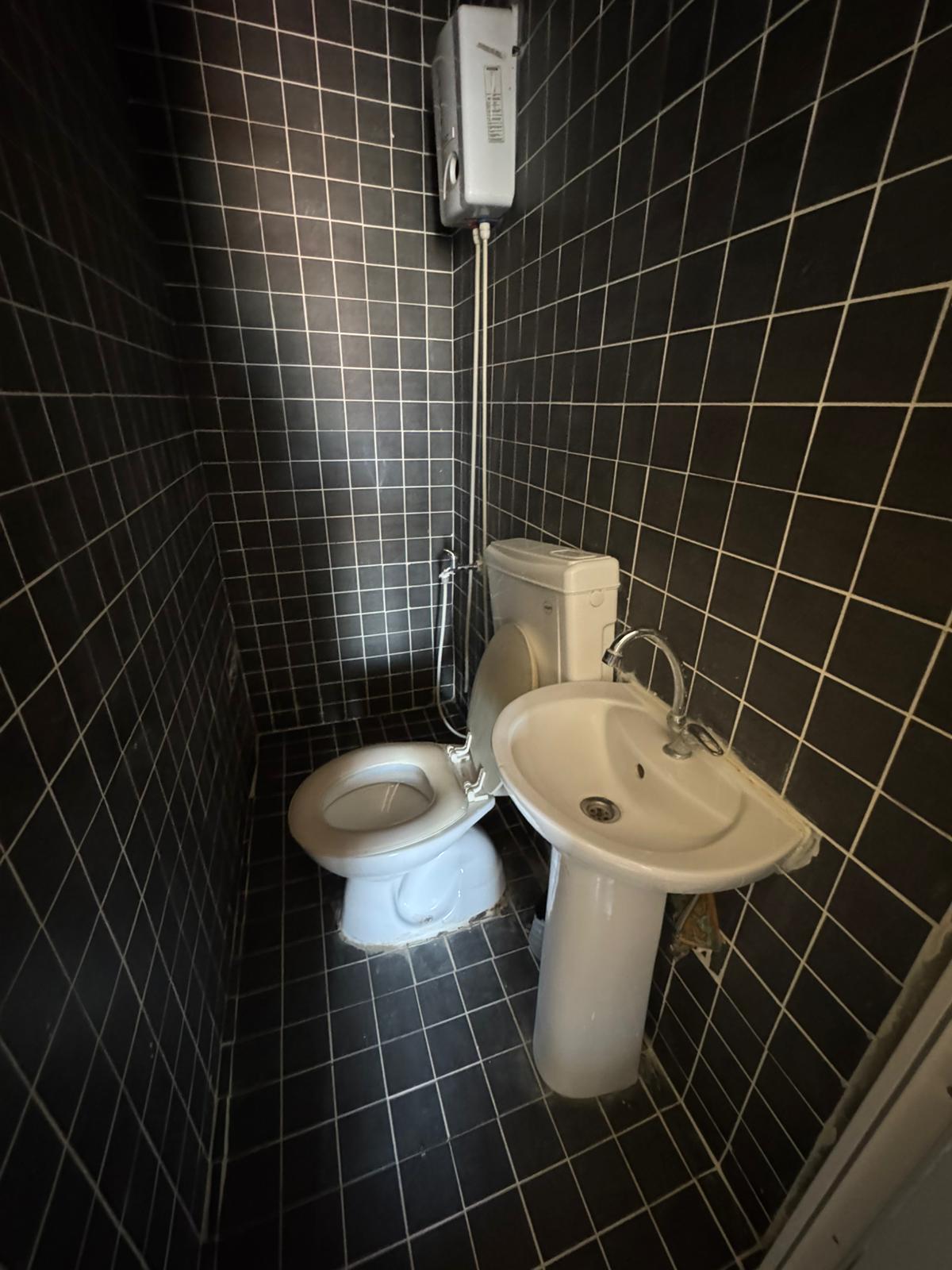 FENARİ MAHALLESİNDE  ÇARŞI MERKEZDE  1+1 GENİŞ  BAGIMSIZ MUTFAK  BALKON MEVCUT 