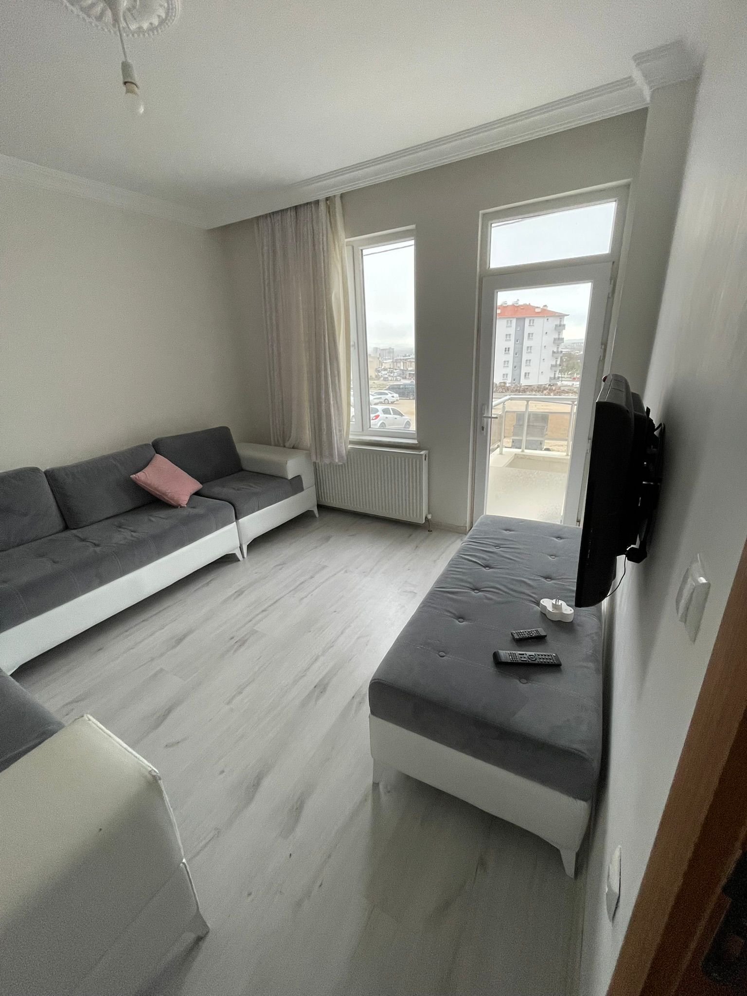 TABDUK EMRE MAHALLESİNDE  1+1  50M2 EŞYALI APART  