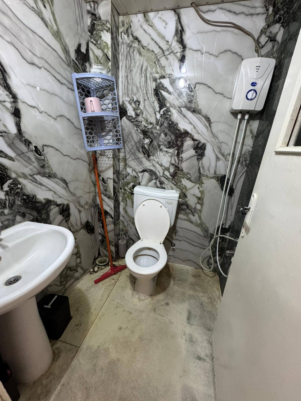 EŞYALI KİRALIK APART  FENARİ MAHALLESİNDE   ÇARŞI MERKEZDE  1+1 GENİŞ  BAGIMSIZ MUTFAK  BALKON MEVCUT 