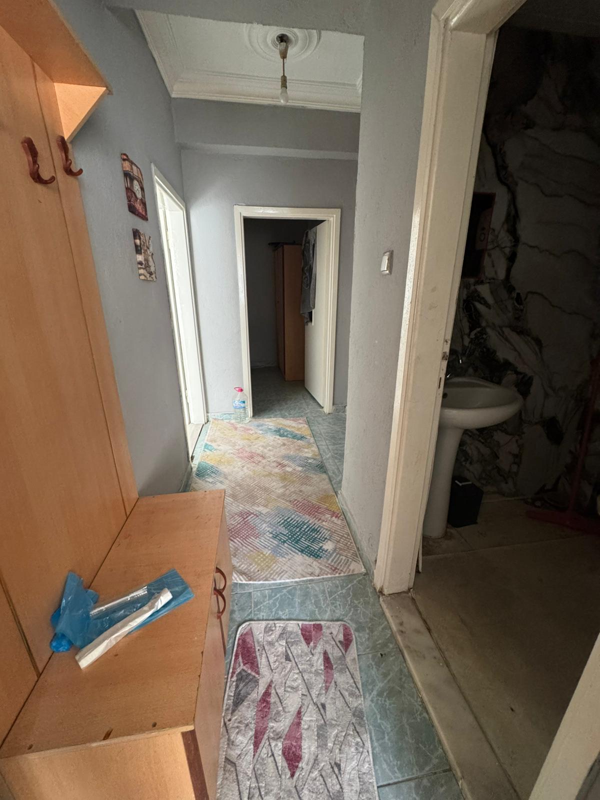 EŞYALI KİRALIK APART  FENARİ MAHALLESİNDE   ÇARŞI MERKEZDE  1+1 GENİŞ  BAGIMSIZ MUTFAK  BALKON MEVCUT 