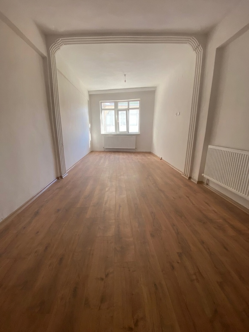 İMARET MAHALLESİNDE  2+1    110M2  1 KAT (DÜKKAN ÜSTÜ)  TADİLATI YENİ YAPILDI