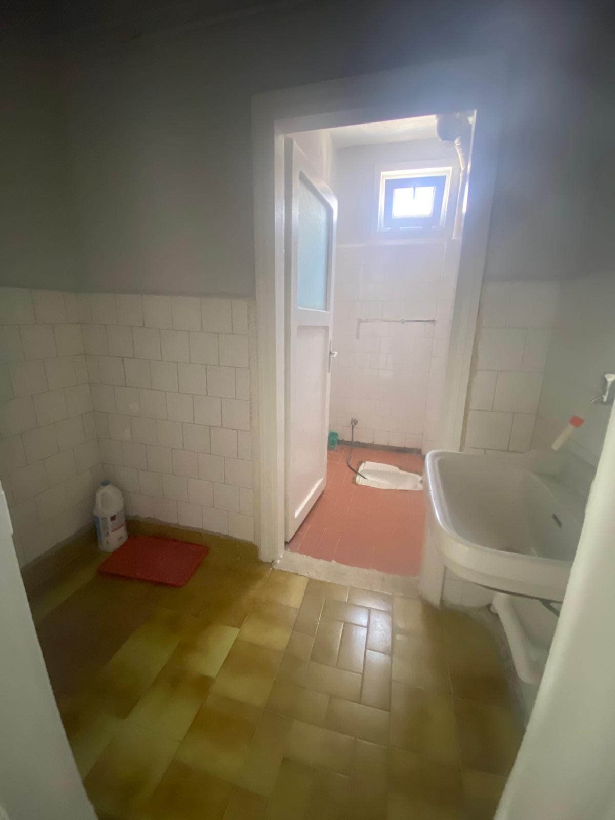VALİDE SULTAN MAHALLESİNDE  3+1    140M2  3 KATLININ 2 KATI  MUTFAK TEZGAHI YENİ